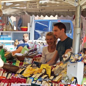 Marktstand von Renate Schmidt auf dem Münsterplatz